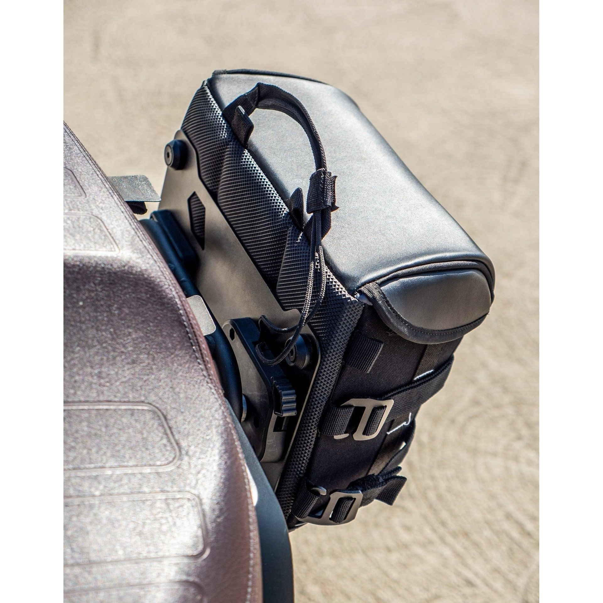 10L - Incognito Quick-Mount Small Indian FTR 1200 Solo Saddlebag (Left Only) by Viking Bags 31275 Saddlebag