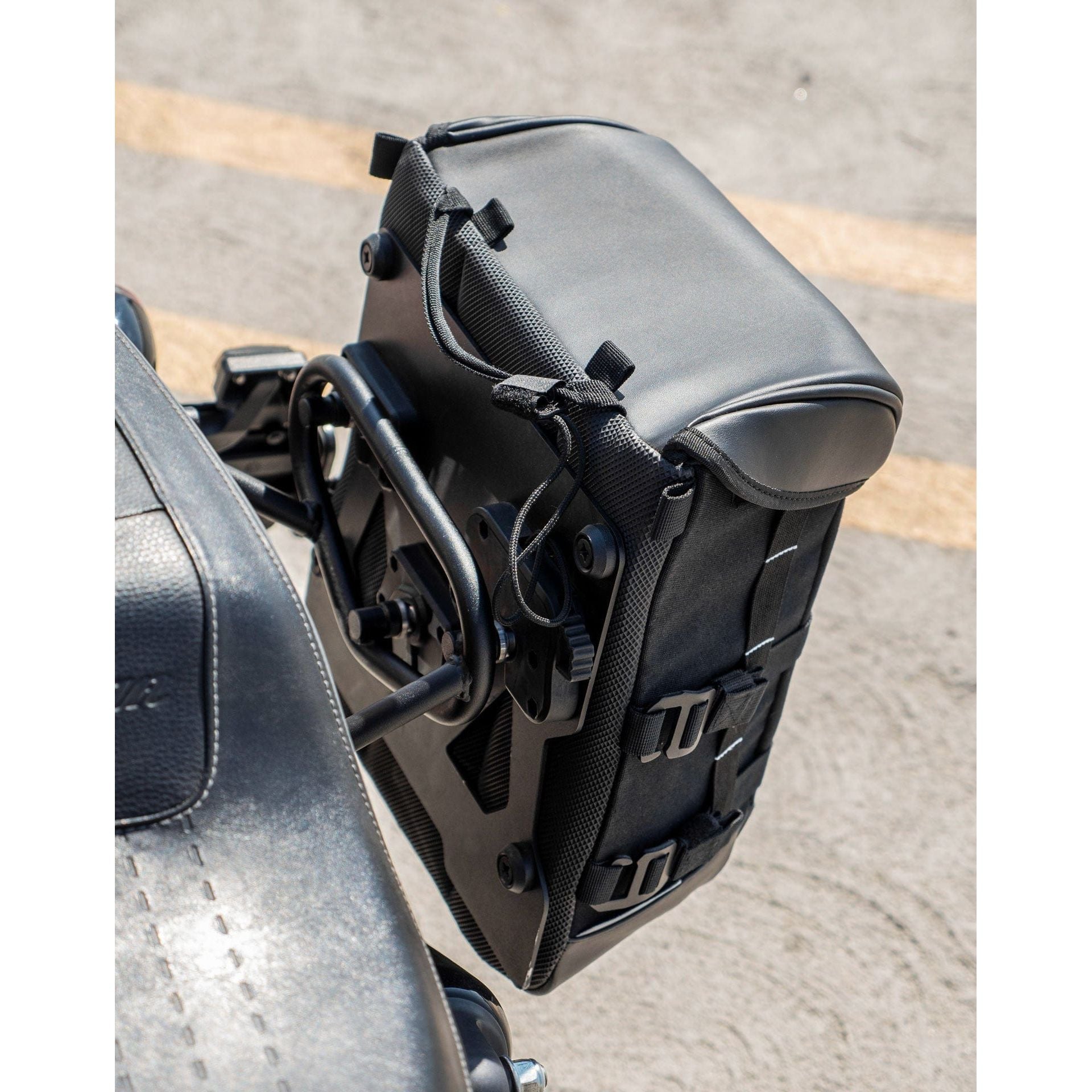 15L - Incognito Quick-Mount Medium Indian Chief Bobber (2022+) Solo Saddlebag (Left Only) by Viking Bags 31151 Saddlebag