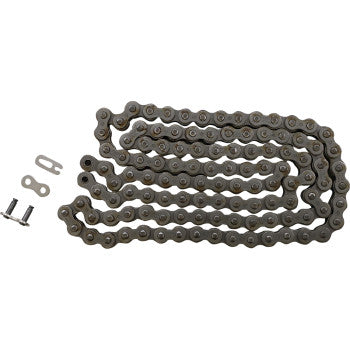 The 520 HDR Competition Chain Steel 114 Links by JT Chains is displayed in a zigzag pattern next to its metal connecting link and two small chain pins, all set against a white background.