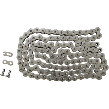The 520 HDR Nickel Race Chain 120 Links by Jt Chains is arranged in a zigzag pattern, with a quick link and two metal pins placed beside it on a white background.
