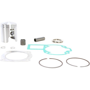 The Kawasaki - Suzuki Piston Kit with Gaskets 50.00 mm by Wiseco includes gaskets, circular rings, a needle bearing, pin, and clips displayed on a white background.